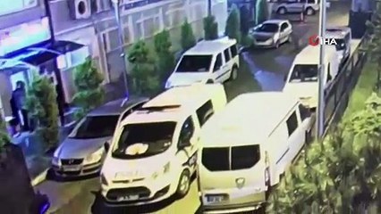 Şehre inen ayı, polisler tarafından böyle kovalandı