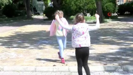 İznin başlamasıyla çocuklar parklara akın etti
