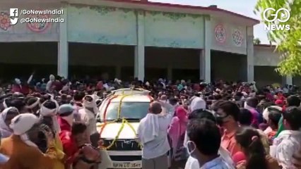 लॉकडाउन: बाबा शोभन सरकार की अंतिम यात्रा में जुटी हज़ारों की भीड़