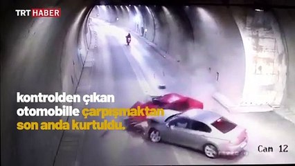 Motosiklet sürücüsünün son anda kurtuluşu kamerada