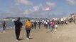 E diela buzë detit/ Durrësit i rikthehen shëtitjet pas javëve të gjata të izolimit, nis dhe plazhi