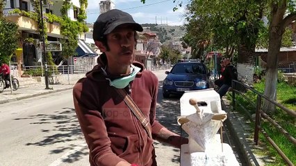Të jetosh me lëmoshë/ Historia e një 48 vjeçari në Sarandë që nuk do të lypë më