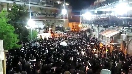 Detienen a más de 300 judíos ultraortodoxos por una multitudinaria celebración en medio de la pandemia del COVID-19