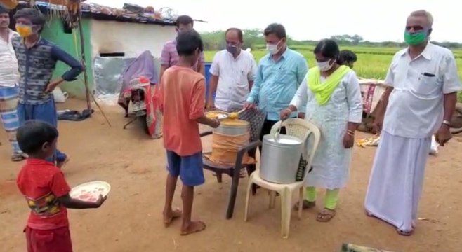 ಆಶಾ ಕಾರ್ಯಕರ್ತೆಯರಿಗೆ ಚ್ಯವನ್ ಪ್ರಾಷ್,ಅಲೆಮಾರಿ ಕುಟುಂಬಗಳಿಗೆ ಊಟ ಕೊಟ್ಟ ರೇಣುಕಾಚಾರ್ಯ | Renukacharya