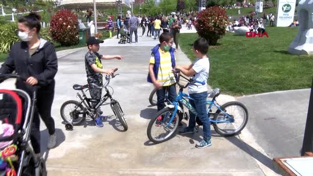 BEYLİKDÜZÜ'NDE ÇOCUKLARLA TIKA BASA DOLAN YAŞAM VADİSİ HAVADAN GÖRÜNTÜLENDİ 2