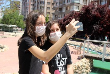 Konya'da parklar çocuklarla doldu