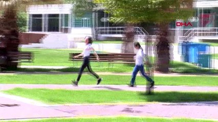 Gaziantep'te sokağa çıkan çocuklar, parklara koştu