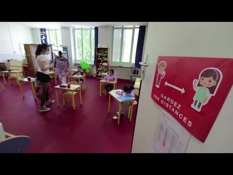 Students back at school as France eases lockdown