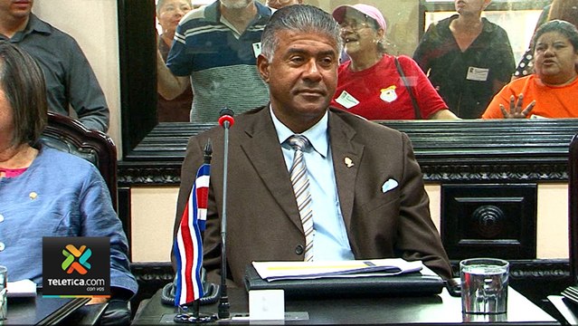 tn7-diputados-reprochan-agresion-130520