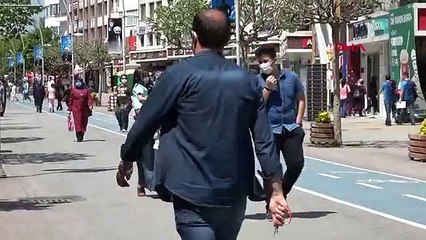 Bolu'da parklar çocuklarla doldu