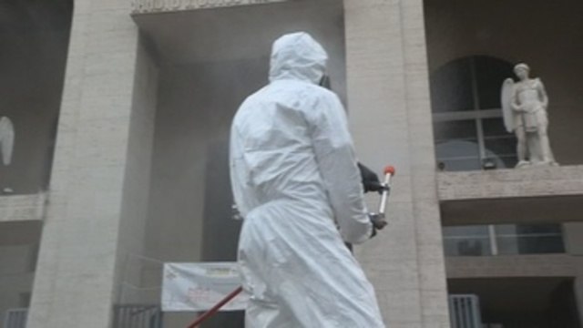 Roma empieza a desinfectar sus 337 iglesias católicas para reanudar las misas