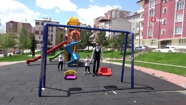 Korona virüsü babasıyla birlikte yenmişti, minik Ömer iznin tadını da babasıyla çıkarttı