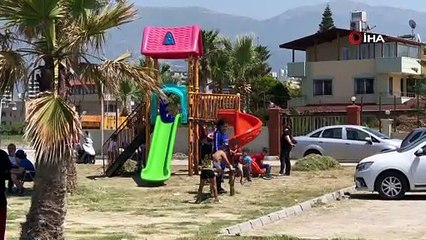 Çocuklar, 4 saatlik izinde denize akın ettiler