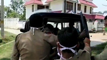 गुटखा फैक्ट्री पर पुलिस का छापा, मैनेजर सहित तीन गिरफ्तार