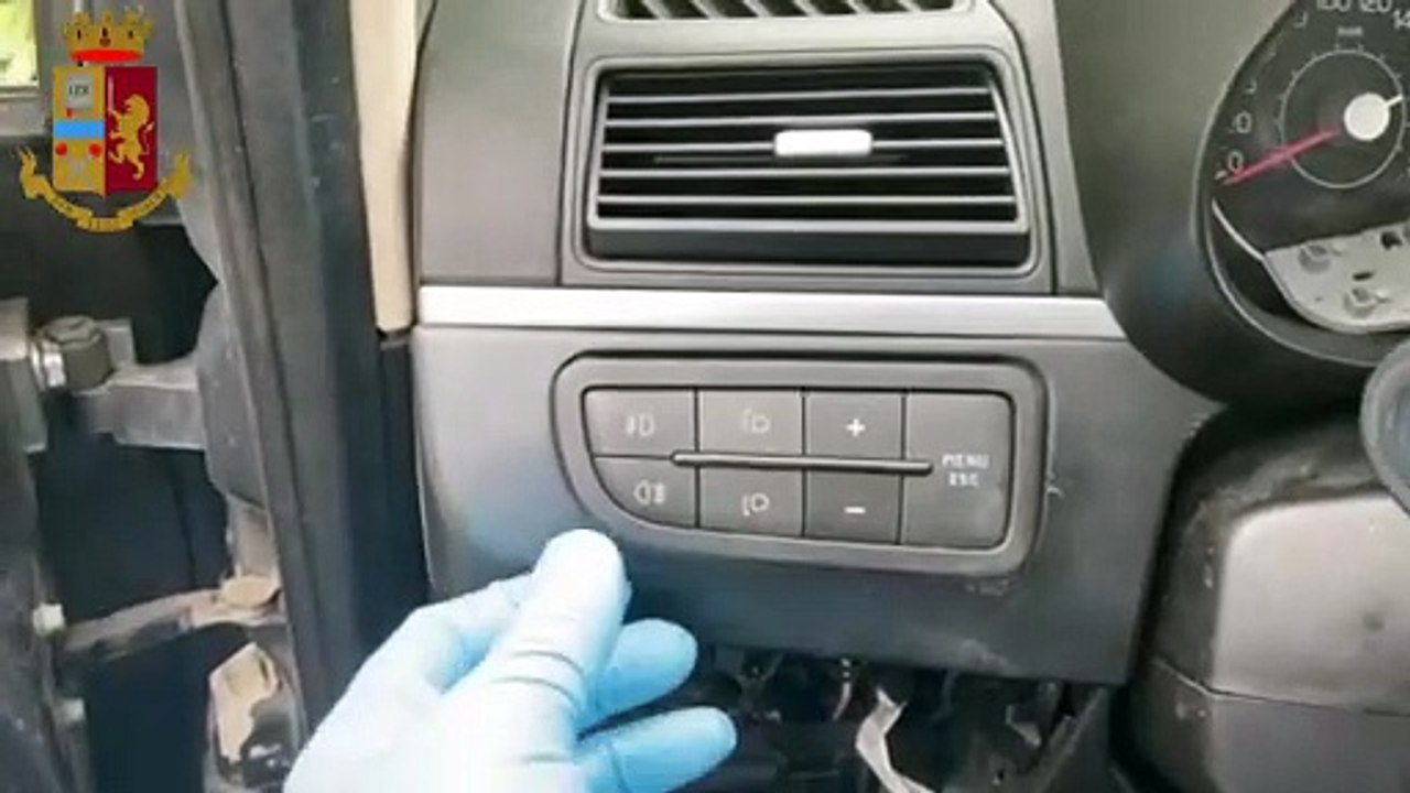 Perugia - Droga nascosta in cruscotto auto: arrestato albanese (13.05.20)