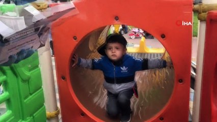 Polis Parklardaki Çocuklara Maske Takınca Renkli Görüntüler Oluştu