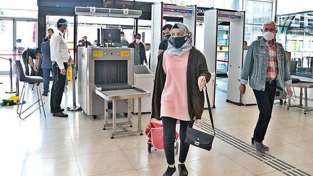 AVM’ler açıldı ama dükkanlar kapalı kaldı