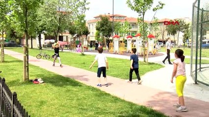 Sakarya'da çocuklar sokak ve parklara akın etti