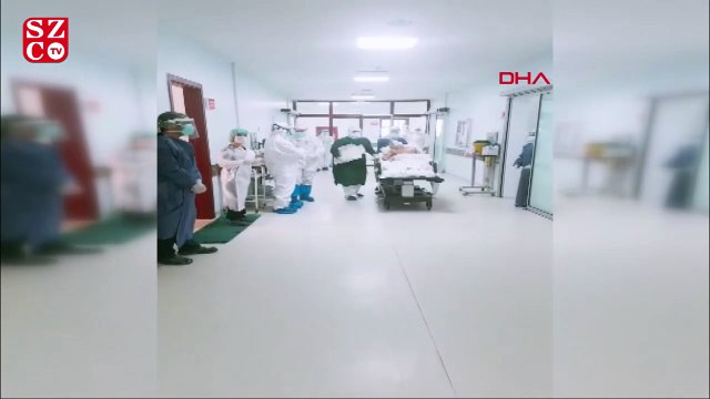 81 yaşındaki koronavirüs hastası, 1 ay sonra yoğun bakımdan çıktı