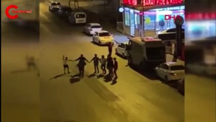 Sosyal mesafeye uymayıp böyle halay çektiler