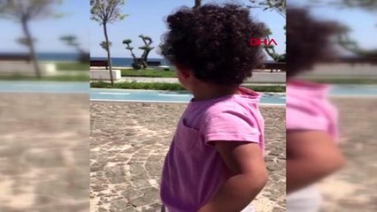 ANTALYA Denize gidebilmek için polise pamuk şeker teklif etti