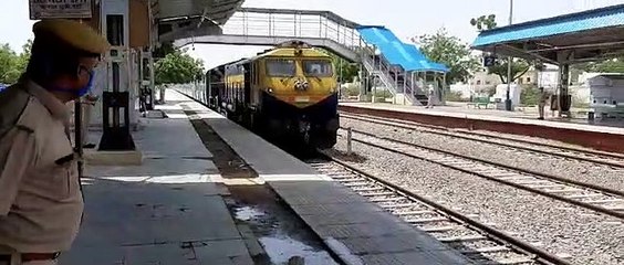 दो स्पेशल ट्रेन प्रवासियों को लेकर पहुंची नागौर