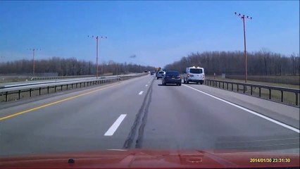 Un automobiliste distrait sauvé par un coup de klaxon... Incroyable