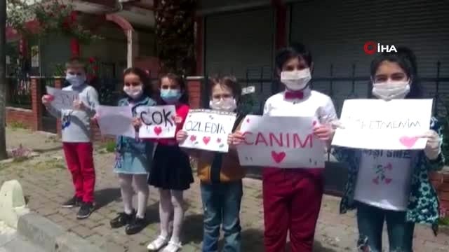 Dışarıya çıkan miniklerden öğretmenlerine duygulandıran sürpriz