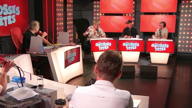 Les Grosses Têtes chantent pour l'anniversaire de Christine Bravo