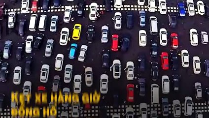Tức giận vì kẹt xe, siêu mẫu Nga trình diễn vũ đạo 18  ngay trên phố
