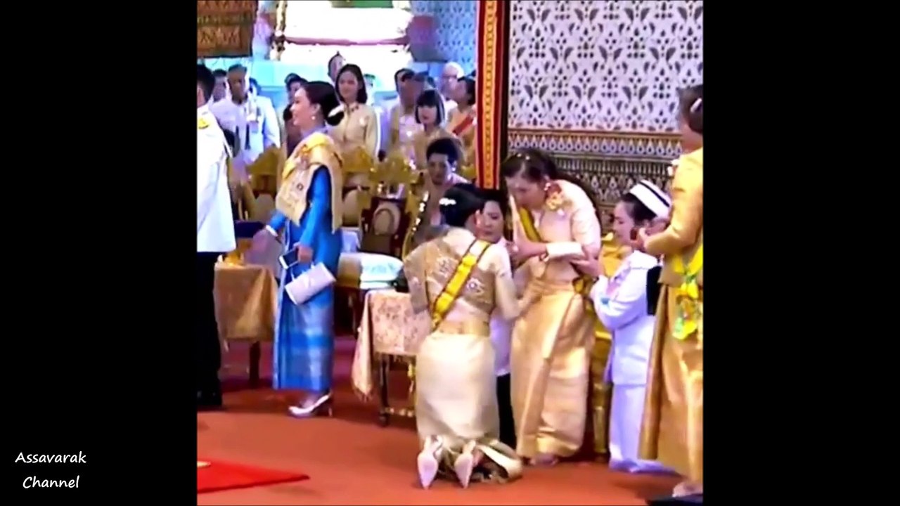 สุดงดงามจับใจ! พระกิริยาอ่อนน้อมถ่อมตนต่อพระราชวงศ์ของสมเด็จพระนางเจ้าสุทิดาฯ พระบรมราชินี ทรงพระเจริญ