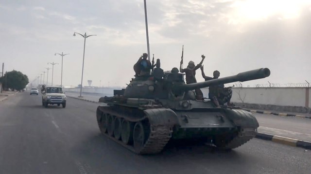 أبين اليمنية.. القوات الشرعية تواصل التقدم على حساب المجلس الانتقالي