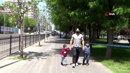 Kısıtlama 4 saatliğine kaldırıldı, Diyarbakır'da çocuklar haftalar sonra parklara koştu