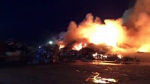 Impressionnant incendie sur le site d'une entreprise de recyclage de déchets à Montoir-de-Bretagne