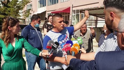 Ora News - Pallatet u dëmtuan nga tërmeti, shumë banorë në Durrës përballen me pasojat
