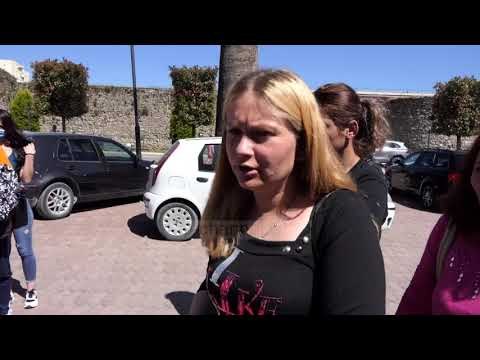 Protestë për pagën e luftës/ Punonjëset e një fasonerine në Elbasan nuk e kanë marrë