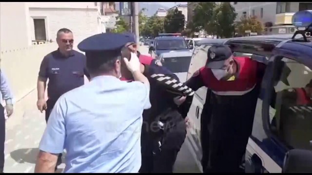 Ora News - Masakroi fqinjin në Skrapar, mbrojtja kërkon mbyllje në spital, gjykata e lë në qeli