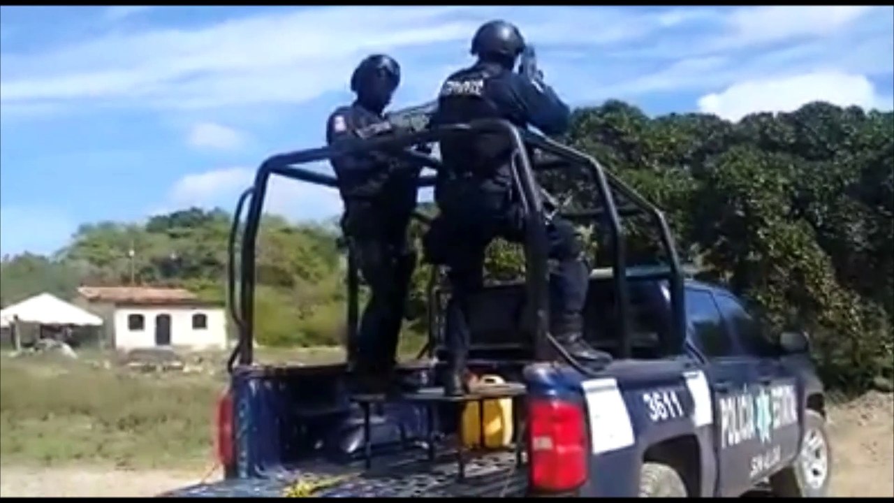 ¡Al mal tiempo, buena cara! 'Moviendo la cadera', policías de Sinaloa sacan el estrés