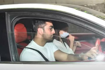 Ranbir Kapoor & Alia REQUESTED MEDIA to Wear MASK at RISHI KAPOOR 'S Puja