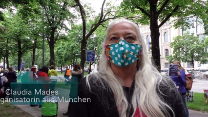 Demo "Wir zeigen Gesicht! Rettet die Touristik" vor der Bayerischen Staatskanzlei in München