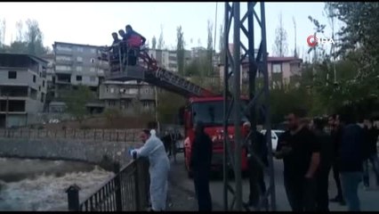 Hakkari'de nefes kesen köpek kurtarma operasyonu