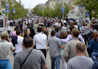 Les rassemblements de plus de 10 personnes autorisés dans des lieux privés