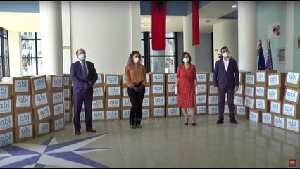 Ora News - Abi Bank ndihmon familjet në nevojë