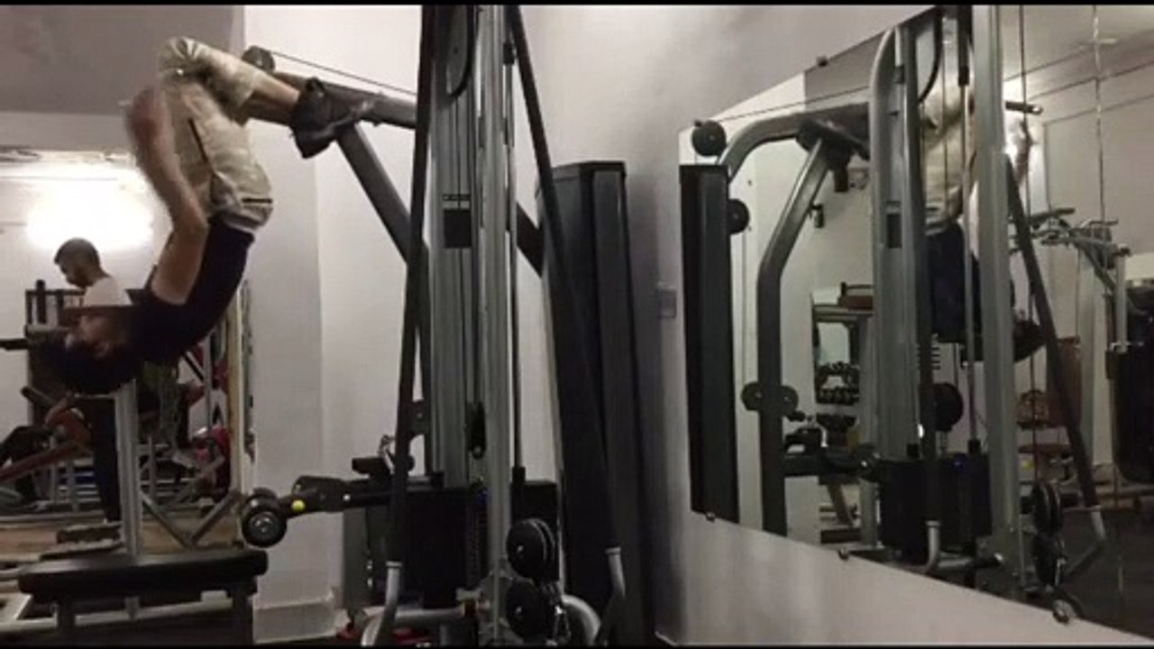 Lat pull down with crunches workout #BBonzer