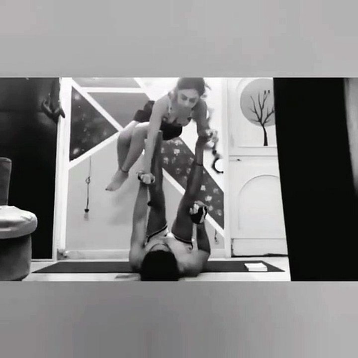 ஆண் நண்பருடன் வேற லெவல் யோகா.. புக் படிக்க உங்களுக்கு வேற இடமே கிடக்கலையா அபிகைல் பாண்டே?