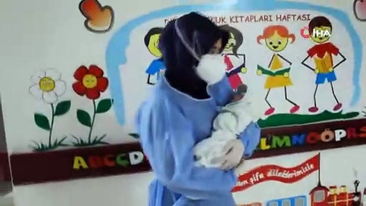 Yeni doğan bebek 23 günlük tedavi ile korona virüsü yendi, alkışlarla taburcu edildi