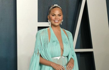Chrissy Teigen ist stolz auf ihre Bartagame