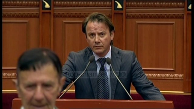 Top News - Listat e hapura/ Ralf Gjoni 'kërcënon'-ikim nga tryeza