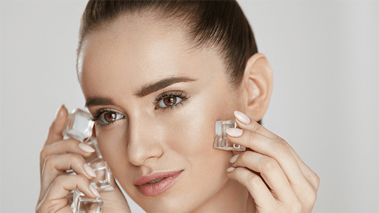 चेहरे पर बर्फ लगाने से होते हैं ये फायदे। Benefits Of Rubbing Ice Cube On Face । Boldsky