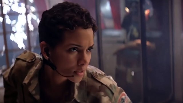 James Bond DIE ANOTHER DAY movie - Clip with Pierce Brosnan, Halle Berry, Toby Stephens and Rosamund Pike - Frost vs Jinx